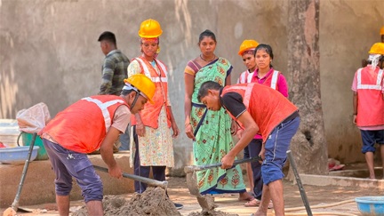 जब बंदूक छूटी, तो हाथों में आया सुनहरा भविष्य : सुकमा में आत्मसमर्पित युवाओं की जिंदगी लिख रही विकास की नई कहानी जब बंदूक छूटी, तो हाथों में आया सुनहरा भविष्य : सुकमा में आत्मसमर्पित युवाओं की जिंदगी लिख रही विकास की नई कहानी