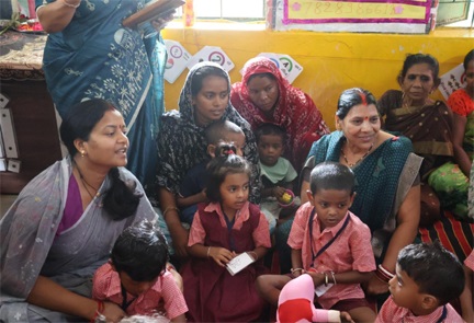 कुपोषण मुक्त छत्तीसगढ़ की दिशा में सशक्त पहल : मंत्री लक्ष्मी राजवाड़े ने एनआरसी और आंगनबाड़ी में बच्चों संग बिताया समय