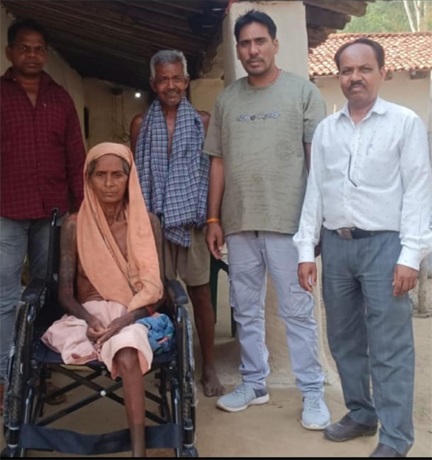 सुशासन तिहार बना सहारा: व्हीलचेयर मिलने से फिर मुस्कुराई शांति बाई की जिंदगी