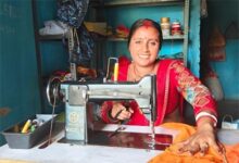 सुई-धागे से बदली तकदीर : विशाखा मंडल बनीं आत्मनिर्भरता की मिसाल सुई-धागे से बदली तकदीर : विशाखा मंडल बनीं आत्मनिर्भरता की मिसाल