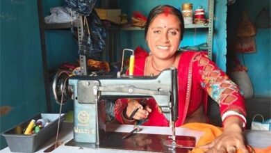 सुई-धागे से बदली तकदीर : विशाखा मंडल बनीं आत्मनिर्भरता की मिसाल सुई-धागे से बदली तकदीर : विशाखा मंडल बनीं आत्मनिर्भरता की मिसाल