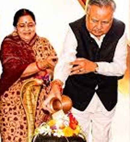 मुख्यमंत्री विष्णु देव साय ने विधानसभा अध्यक्ष डॉ. रमन सिंह को वैवाहिक वर्षगांठ पर दी बधाई