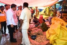 मर्दापाल के साप्ताहिक बाजार में अचानक पहुंचे उप मुख्यमंत्री विजय शर्मा