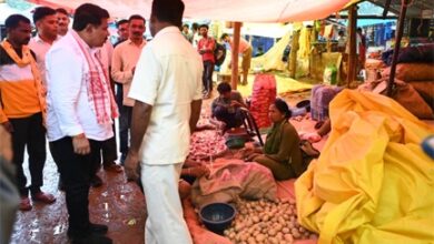 मर्दापाल के साप्ताहिक बाजार में अचानक पहुंचे उप मुख्यमंत्री विजय शर्मा