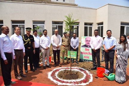 ’विश्व पर्यावरण दिवस के अवसर पर राज्यपाल डेका ने लगाए पौधे’ ’विश्व पर्यावरण दिवस के अवसर पर राज्यपाल डेका ने लगाए पौधे’