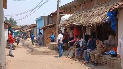 सिर कुचलकर और गला रेतकर की गई हत्या, बुजुर्ग दंपत्ति की मौत से इलाके में दहशत सिर कुचलकर और गला रेतकर की गई हत्या, बुजुर्ग दंपत्ति की मौत से इलाके में दहशत