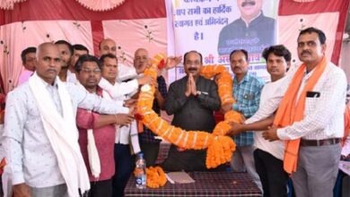 उप मुख्यमंत्री अरुण साव ने 5 गांवों में लगाई चौपाल उप मुख्यमंत्री अरुण साव ने 5 गांवों में लगाई चौपाल