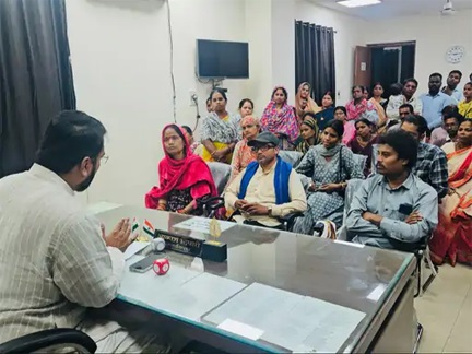 पाइपलाइन बिछाने में लापरवाही, टूटी जलापूर्ति लाइन से बढ़ी दिक्कतें