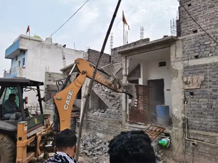 अवैध प्लॉट काटने वालों पर शिकंजा, भाठागांव में निगम की दबिश