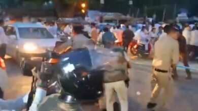 NEET पर आंदोलन कम, रीलों का ऑडिशन ज्यादा! सांसद आवास घेरने पहुंचे कार्यकर्ताओं में कैमरे के सामने आने की होड़