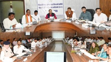 शासन की योजनाओं का हो प्रभावी क्रियान्वयन, अंतिम व्यक्ति तक पहुंचे लाभ-सांसद संतोष पाण्डेय शासन की योजनाओं का हो प्रभावी क्रियान्वयन, अंतिम व्यक्ति तक पहुंचे लाभ-सांसद संतोष पाण्डेय
