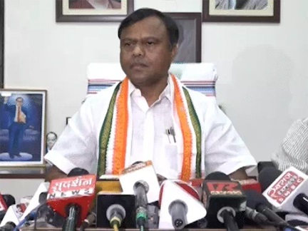नकटी में बुलडोजर चला, कांग्रेस ने खोला मोर्चा नकटी में बुलडोजर चला, कांग्रेस ने खोला मोर्चा