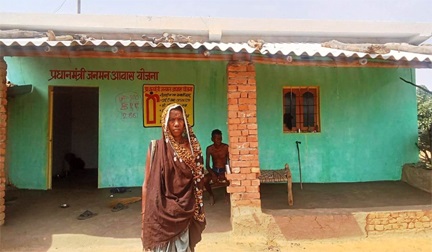 कच्चे आशियाने से पक्के सपनों तक: प्रधानमंत्री जनमन आवास योजना ने बदल दी मानमती के परिवार की जिंदगी कच्चे आशियाने से पक्के सपनों तक: प्रधानमंत्री जनमन आवास योजना ने बदल दी मानमती के परिवार की जिंदगी