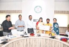 कलाकारों और साहित्यकारों के सम्मान-संवर्धन की दिशा में बड़ा कदम, संस्कृति विभाग ने वितरित किए सहायता एवं छात्रवृत्ति राशि के चेक