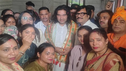 राम मंदिर दान विवाद पर देवकीनंदन का सख्त रुख राम मंदिर दान विवाद पर देवकीनंदन का सख्त रुख