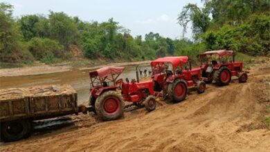 रेत की अवैध तस्करी पर वन विभाग का बड़ा प्रहार, 12 ट्रैक्टर जब्त