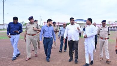 गनियारी पहुंचे स्कूल शिक्षा मंत्री गजेन्द्र यादव, पद्म विभूषण डॉ. तीजन बाई के दशगात्र एवं श्रद्धांजलि कार्यक्रम की तैयारियों का लिया जायजा गनियारी पहुंचे स्कूल शिक्षा मंत्री गजेन्द्र यादव, पद्म विभूषण डॉ. तीजन बाई के दशगात्र एवं श्रद्धांजलि कार्यक्रम की तैयारियों का लिया जायजा