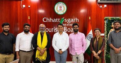‘भारत भाग्य विधाता‘ फिल्म के लेखक-निर्देशक मनोज तापड़िया तथा फिल्म निर्माता आदि शर्मा ने की छत्तीसगढ़ टूरिज्म बोर्ड के एमडी विवेक आचार्य से सौजन्य मुलाकात