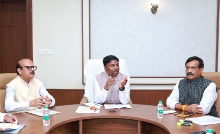 सहकारिता क्षेत्र को और मजबूत बनाने पर दें जोर- सहकारिता मंत्री केदार कश्यप सहकारिता क्षेत्र को और मजबूत बनाने पर दें जोर- सहकारिता मंत्री केदार कश्यप