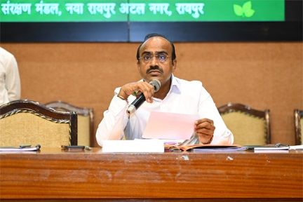 मानसून के दौरान उद्योगों द्वारा किए जा रहे वृक्षारोपण कार्यों की हुई समीक्षा