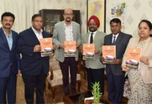 प्रमुख लोकायुक्त ने राज्यपाल को सौंपी वार्षिक रिपोर्ट प्रमुख लोकायुक्त ने राज्यपाल को सौंपी वार्षिक रिपोर्ट