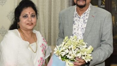 राज्यपाल डेका से महिला आयोग की अध्यक्ष ने भेंट की