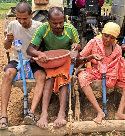मुख्यमंत्री विष्णु देव साय के कृषि नवाचार को बढ़ावा देने के संकल्प को मिली नई उड़ान, प्रगतिशील किसान भानुप्रताप ने जुगाड़ तकनीक से तैयार की सीड ड्रिल मुख्यमंत्री विष्णु देव साय के कृषि नवाचार को बढ़ावा देने के संकल्प को मिली नई उड़ान, प्रगतिशील किसान भानुप्रताप ने जुगाड़ तकनीक से तैयार की सीड ड्रिल