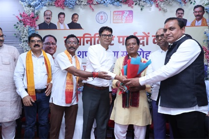 नामनिर्दिष्ट पार्षदों के शपथ ग्रहण समारोह में शामिल हुए वित्त मंत्री ओपी चौधरी नामनिर्दिष्ट पार्षदों के शपथ ग्रहण समारोह में शामिल हुए वित्त मंत्री ओपी चौधरी
