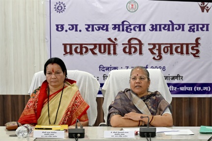 छत्तीसगढ़ राज्य महिला आयोग की अध्यक्ष डॉ. किरणमयी नायक ने की जनसुनवाई छत्तीसगढ़ राज्य महिला आयोग की अध्यक्ष डॉ. किरणमयी नायक ने की जनसुनवाई