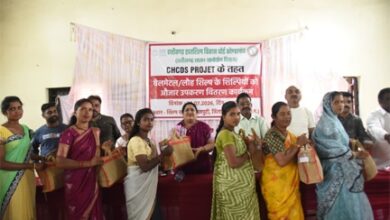 छत्तीसगढ़ हस्तशिल्प विकास बोर्ड की अध्यक्ष ने शिल्पनगरी में 40 शिल्पियों को वितरित किए आधुनिक टूल किट छत्तीसगढ़ हस्तशिल्प विकास बोर्ड की अध्यक्ष ने शिल्पनगरी में 40 शिल्पियों को वितरित किए आधुनिक टूल किट