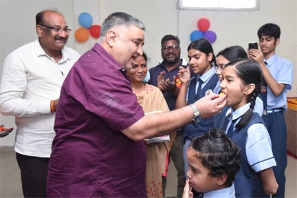 बेटियों के सपनों को मिली नई उड़ान, शाला प्रवेश उत्सव में शामिल हुए पर्यटन एवं संस्कृति मंत्री राजेश अग्रवाल बेटियों के सपनों को मिली नई उड़ान, शाला प्रवेश उत्सव में शामिल हुए पर्यटन एवं संस्कृति मंत्री राजेश अग्रवाल