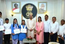 जापान से लौटे इंस्पायर अवार्ड मानक के विद्यार्थियों का राज्यपाल ने किया सम्मान