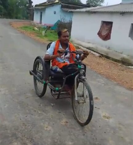 सीएम हेल्पलाइन बनी दिव्यांग प्रफुल्ल बेक के लिए उम्मीद की नई राह