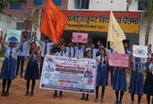 ​चैतमा के नौनिहालों ने नुक्कड़ नाटक और मानव श्रृंखला से दिया जनसंख्या स्थिरीकरण का संदेश