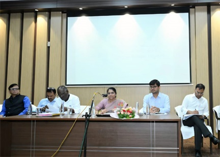 निर्माण कार्यों का हर 15 दिनों में करें निरीक्षण, नागरिक सुविधाओं के काम में न हो लापरवाही : शंगीता आर निर्माण कार्यों का हर 15 दिनों में करें निरीक्षण, नागरिक सुविधाओं के काम में न हो लापरवाही : शंगीता आर