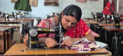 मुख्यमंत्री कौशल विकास योजना से बदली नीलिमा की जिंदगी मुख्यमंत्री कौशल विकास योजना से बदली नीलिमा की जिंदगी