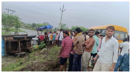 हिर्री हादसा: ट्रैक्टर-ट्रॉली पलटी, 2 मजदूरों की जान गई हिर्री हादसा: ट्रैक्टर-ट्रॉली पलटी, 2 मजदूरों की जान गई