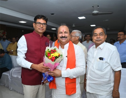रायपुर विकास प्राधिकरण के नए उपाध्यक्ष डॉ. जय प्रकाश शर्मा ने संभाला पदभार