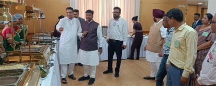 अबूझमाड़ का स्वाद पहुँचा विधानसभा- अरक चावल की महक से