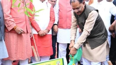 विधानसभा परिसर में ‘एक पेड़ मां के नाम 3.0‘ अभियान के तहत हुआ वृहद पौधरोपण : मुख्यमंत्री विष्णुदेव साय और विधानसभा अध्यक्ष डॉ. रमन सिंह ने लगाया रुद्राक्ष का पौधा