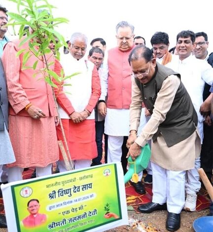विधानसभा परिसर में ‘एक पेड़ मां के नाम 3.0‘ अभियान के तहत हुआ वृहद पौधरोपण : मुख्यमंत्री विष्णुदेव साय और विधानसभा अध्यक्ष डॉ. रमन सिंह ने लगाया रुद्राक्ष का पौधा विधानसभा परिसर में ‘एक पेड़ मां के नाम 3.0‘ अभियान के तहत हुआ वृहद पौधरोपण : मुख्यमंत्री विष्णुदेव साय और विधानसभा अध्यक्ष डॉ. रमन सिंह ने लगाया रुद्राक्ष का पौधा