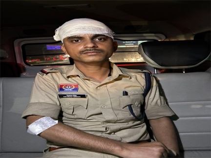 राजीव भवन घेराव में हिंसा, 16 पुलिसकर्मी घायल राजीव भवन घेराव में हिंसा, 16 पुलिसकर्मी घायल