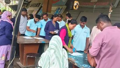 बकायेदारों पर निगम सख्त, 14 दुकानें सील बकायेदारों पर निगम सख्त, 14 दुकानें सील