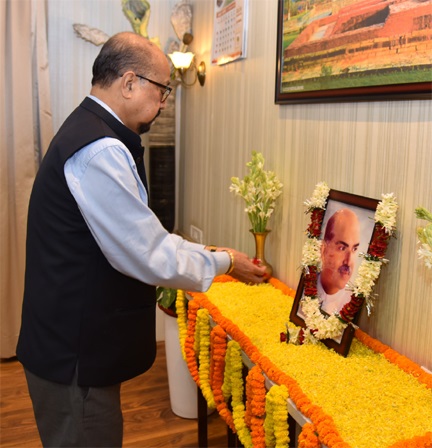 डॉ श्यामा प्रसाद मुखर्जी की जयंती पर राज्यपाल ने दी श्रद्धांजलि डॉ श्यामा प्रसाद मुखर्जी की जयंती पर राज्यपाल ने दी श्रद्धांजलि