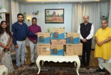 स्वेच्छानुदान मद से सुदूर वनांचल स्थित स्वामी आत्मानंद स्कूल, मांझीगुडा को 10 कंप्यूटर प्रदत्त