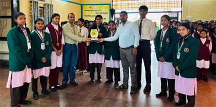 नारायणपुर के आदिवासी अंचल प्रतिभावान विद्यार्थियों का नई दिल्ली स्थित संसद भवन का शैक्षणिक भ्रमण नारायणपुर के आदिवासी अंचल प्रतिभावान विद्यार्थियों का नई दिल्ली स्थित संसद भवन का शैक्षणिक भ्रमण