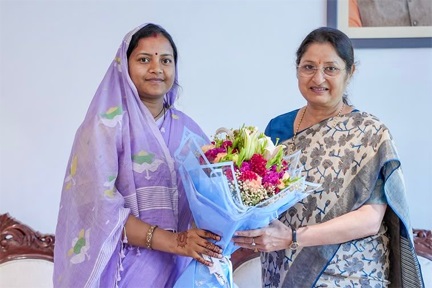 केंद्रीय महिला एवं बाल विकास मंत्री अन्नपूर्णा देवी से महिला एवं बाल विकास मंत्री लक्ष्मी राजवाड़े ने की सौजन्य भेंट