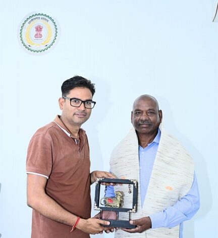 होजाई जिला समिति (असम) के उपसभापति रमाकांत गौड़ ने वित्त मंत्री ओपी चौधरी से की आत्मीय मुलाकात