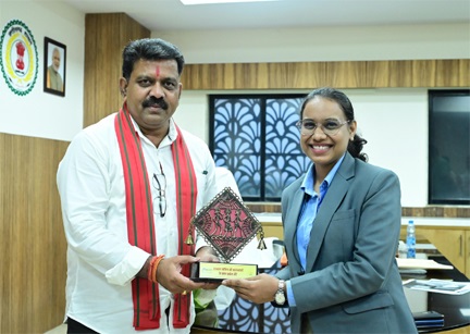 उप मुख्यमंत्री विजय शर्मा ने राष्ट्रपति भवन से आमंत्रण मिलने पर रेणुका गोस्वामी को दी बधाई उप मुख्यमंत्री विजय शर्मा ने राष्ट्रपति भवन से आमंत्रण मिलने पर रेणुका गोस्वामी को दी बधाई