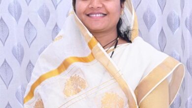 बिश्रामपुर में दिल्ली जाने वाली ट्रेन के ठहराव के लिए मंत्री  लक्ष्मी राजवाड़े ने रेलवे अधिकारियों से की चर्चा